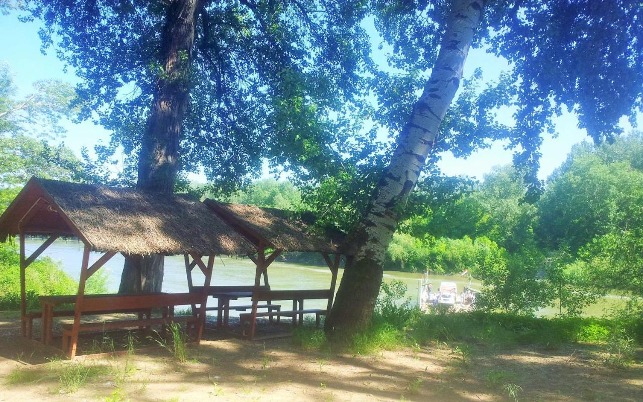 Elo Tisza Vendeghaz Hotel Nagykoru Bagian luar foto
